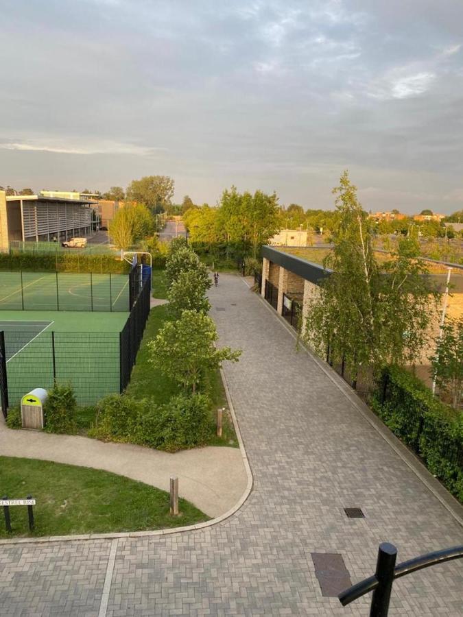 Contemporary Trumpington Apartment With Self Check-In ,Free On-Site Parking, Terrace, Super Fast Wifi & 5 Mins Drive To Papworth & Addenbrookes Hospitals 캠브리지 외부 사진