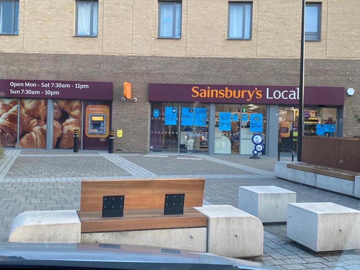 Contemporary Trumpington Apartment With Self Check-In ,Free On-Site Parking, Terrace, Super Fast Wifi & 5 Mins Drive To Papworth & Addenbrookes Hospitals 캠브리지 외부 사진