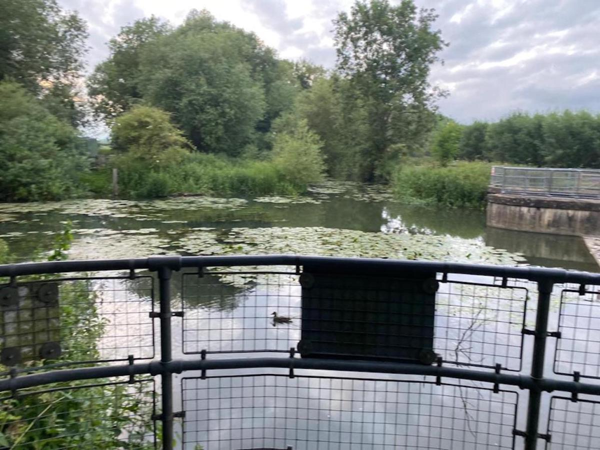 Contemporary Trumpington Apartment With Self Check-In ,Free On-Site Parking, Terrace, Super Fast Wifi & 5 Mins Drive To Papworth & Addenbrookes Hospitals 캠브리지 외부 사진