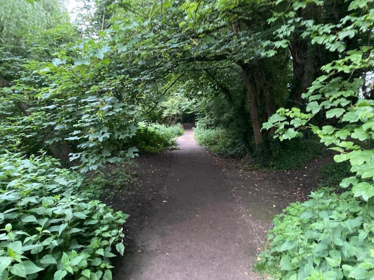 Contemporary Trumpington Apartment With Self Check-In ,Free On-Site Parking, Terrace, Super Fast Wifi & 5 Mins Drive To Papworth & Addenbrookes Hospitals 캠브리지 외부 사진