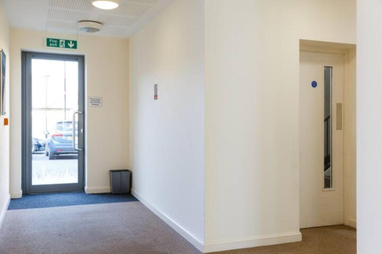Contemporary Trumpington Apartment With Self Check-In ,Free On-Site Parking, Terrace, Super Fast Wifi & 5 Mins Drive To Papworth & Addenbrookes Hospitals 캠브리지 외부 사진