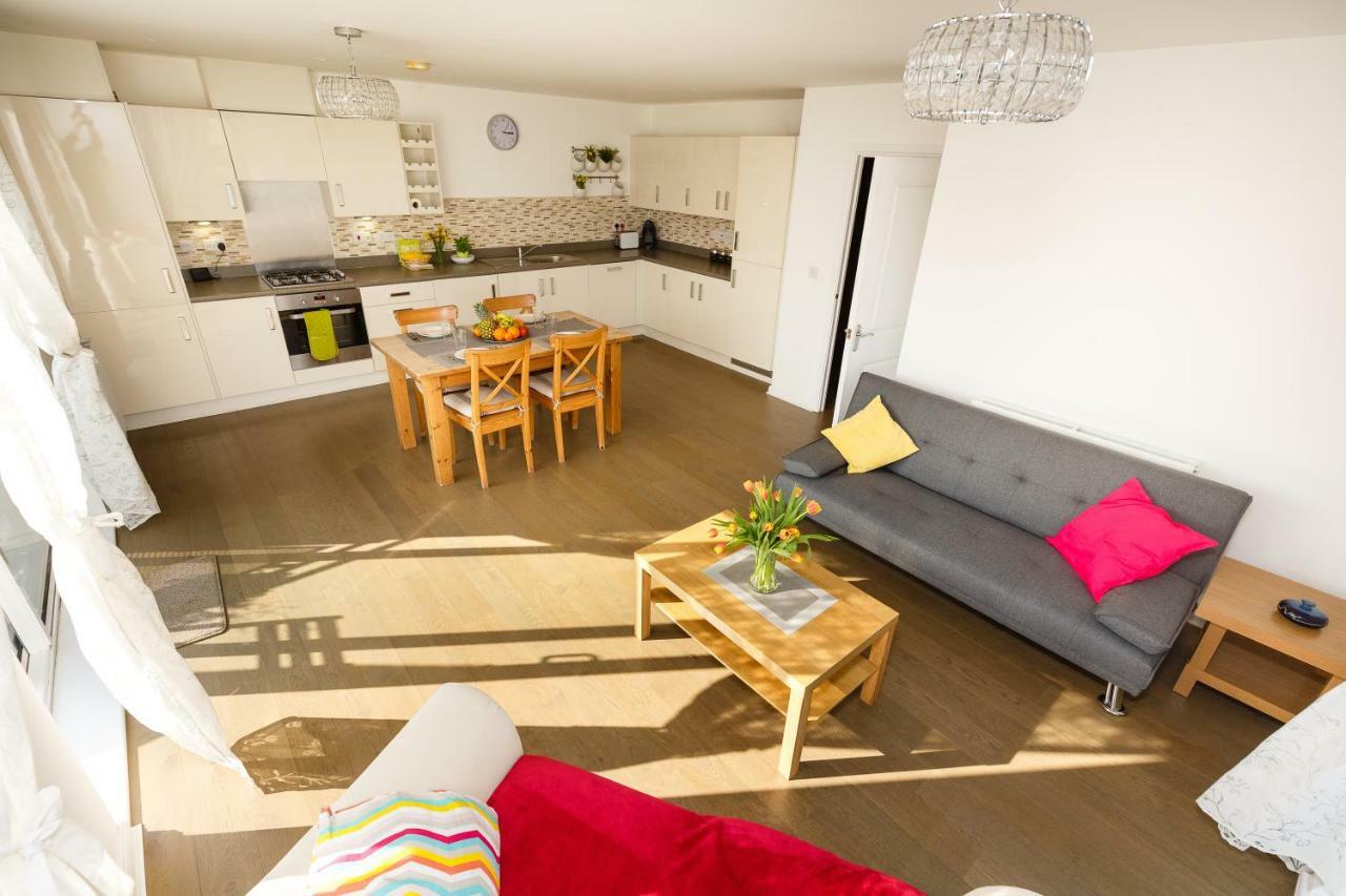 Contemporary Trumpington Apartment With Self Check-In ,Free On-Site Parking, Terrace, Super Fast Wifi & 5 Mins Drive To Papworth & Addenbrookes Hospitals 캠브리지 외부 사진