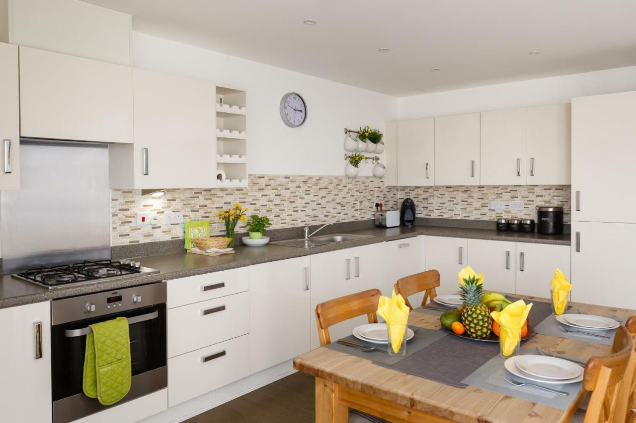Contemporary Trumpington Apartment With Self Check-In ,Free On-Site Parking, Terrace, Super Fast Wifi & 5 Mins Drive To Papworth & Addenbrookes Hospitals 캠브리지 외부 사진