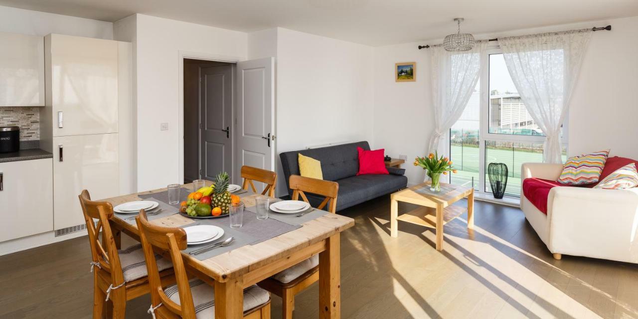 Contemporary Trumpington Apartment With Self Check-In ,Free On-Site Parking, Terrace, Super Fast Wifi & 5 Mins Drive To Papworth & Addenbrookes Hospitals 캠브리지 외부 사진