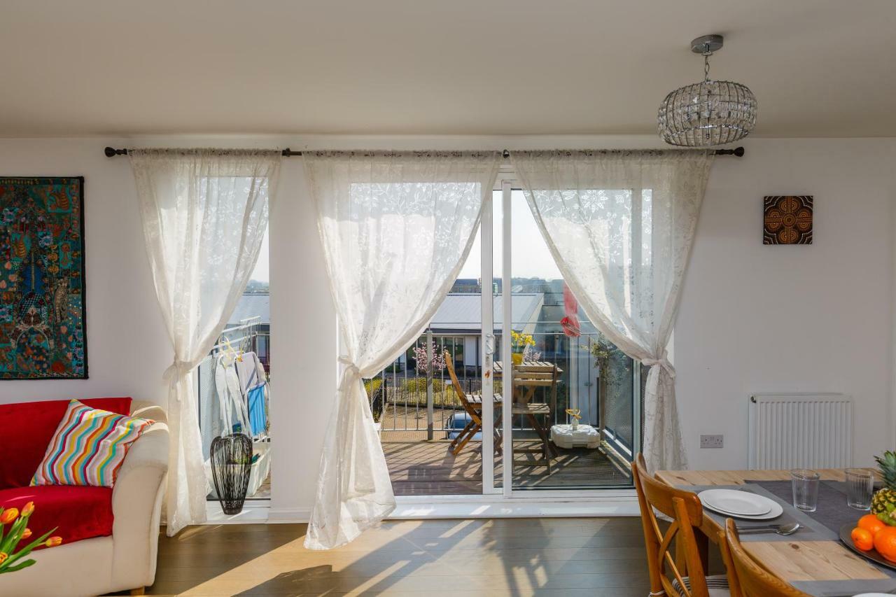 Contemporary Trumpington Apartment With Self Check-In ,Free On-Site Parking, Terrace, Super Fast Wifi & 5 Mins Drive To Papworth & Addenbrookes Hospitals 캠브리지 외부 사진