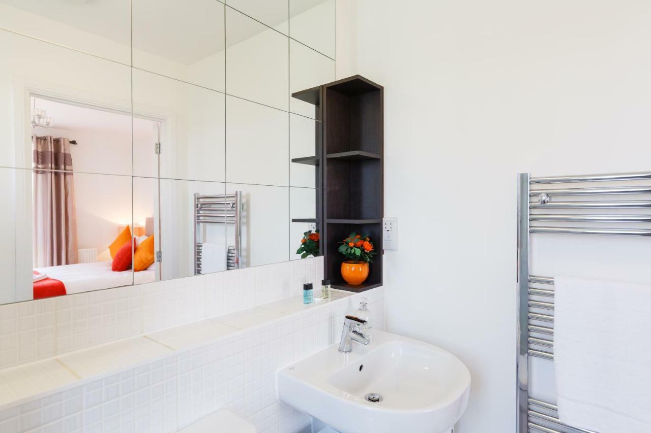 Contemporary Trumpington Apartment With Self Check-In ,Free On-Site Parking, Terrace, Super Fast Wifi & 5 Mins Drive To Papworth & Addenbrookes Hospitals 캠브리지 외부 사진