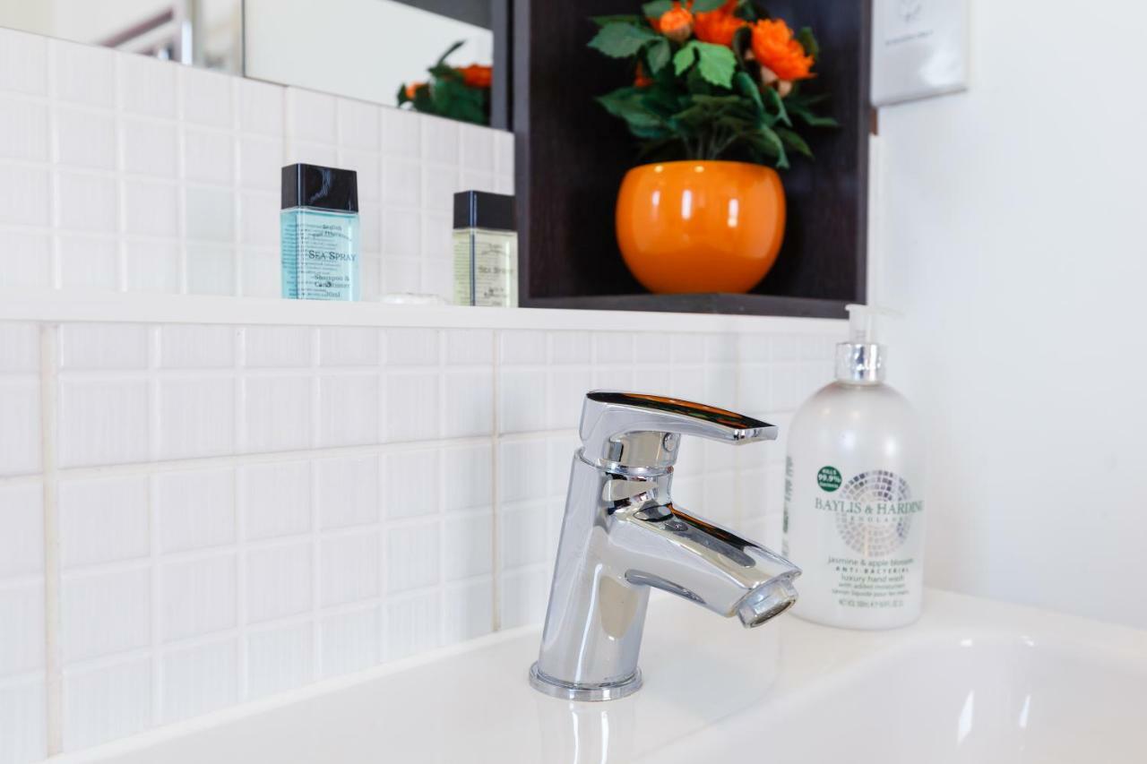Contemporary Trumpington Apartment With Self Check-In ,Free On-Site Parking, Terrace, Super Fast Wifi & 5 Mins Drive To Papworth & Addenbrookes Hospitals 캠브리지 외부 사진