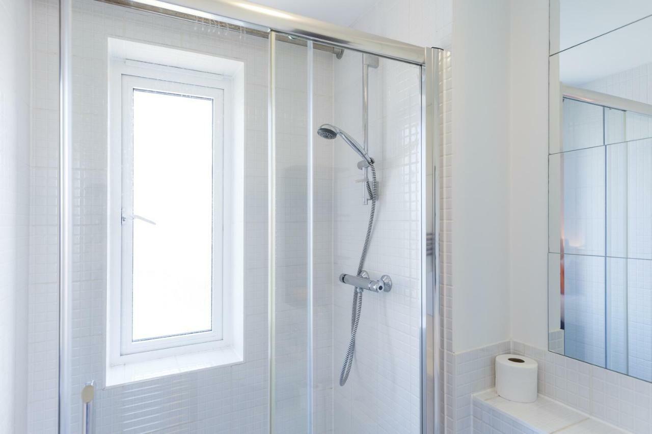 Contemporary Trumpington Apartment With Self Check-In ,Free On-Site Parking, Terrace, Super Fast Wifi & 5 Mins Drive To Papworth & Addenbrookes Hospitals 캠브리지 외부 사진