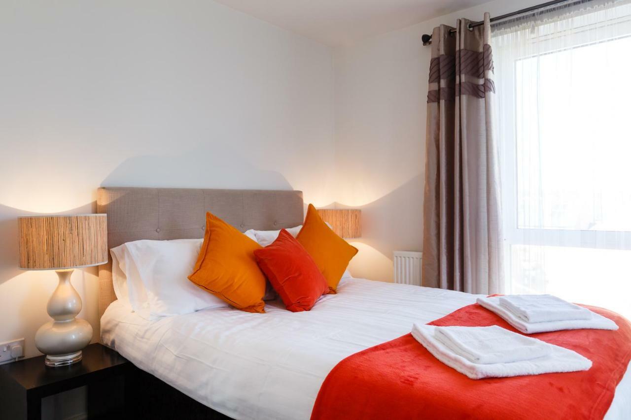 Contemporary Trumpington Apartment With Self Check-In ,Free On-Site Parking, Terrace, Super Fast Wifi & 5 Mins Drive To Papworth & Addenbrookes Hospitals 캠브리지 외부 사진