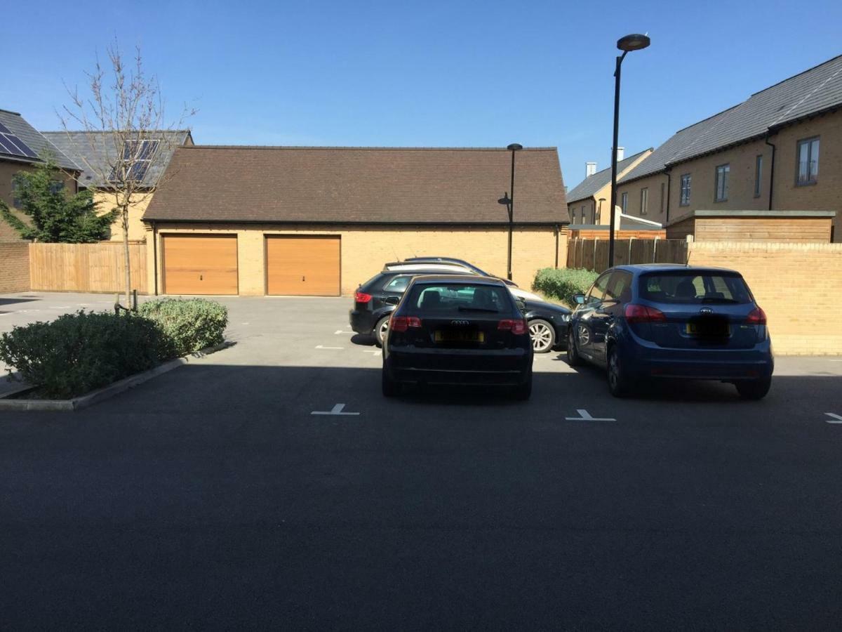 Contemporary Trumpington Apartment With Self Check-In ,Free On-Site Parking, Terrace, Super Fast Wifi & 5 Mins Drive To Papworth & Addenbrookes Hospitals 캠브리지 외부 사진
